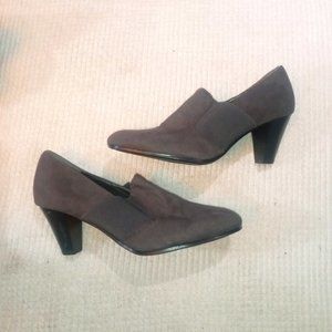 NWOT....Wide width pumps